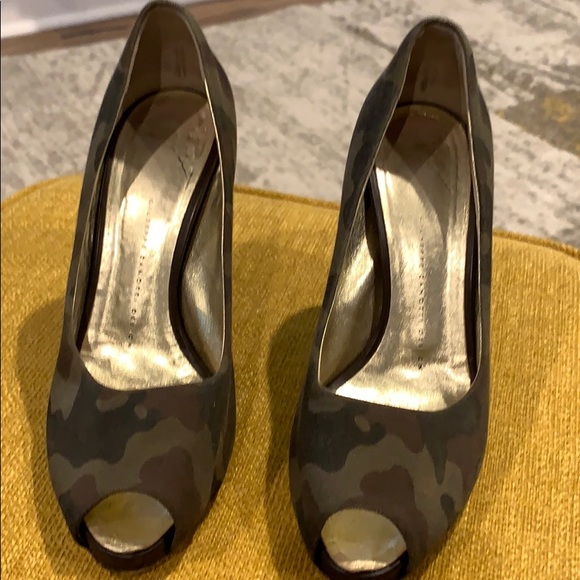 ❤️GIUSEPPE ZANOTTI CAMO HEELS - Picture 4 of 8